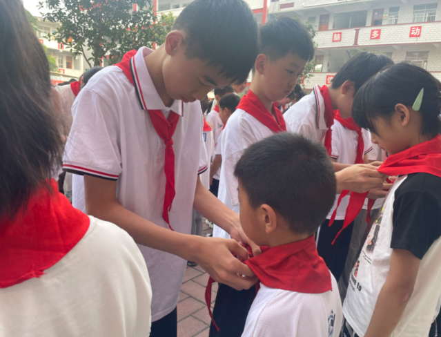 以温暖的话语欢迎新同学到来详尽解说校园常规课堂纪律文明礼仪